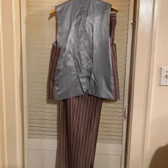Tigilio Rosso 3 piece Gray and Red Stripe Suit - Picture 6 of 7